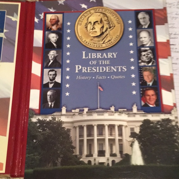 NWOT and VTG “U.S. Presidential Dollars Deluxe Coin Collector’s Album” and Book - Picture 3 of 7